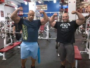 victor martinez e john dela rosa posano in palestra