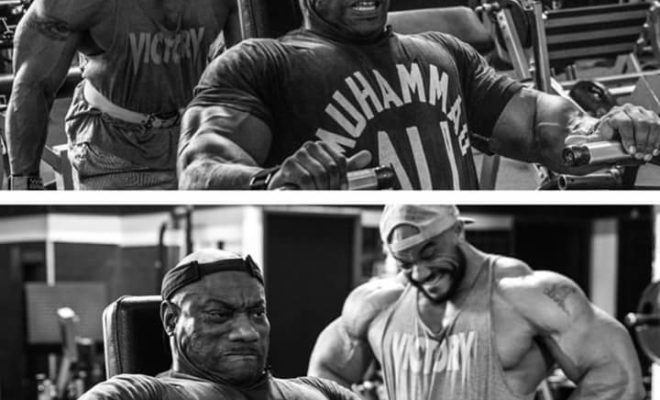 dexter jackson si allena con sergio oliva jr durante la preparazione per il mister olympia 2017