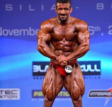 hadi choopan esegue la posa di most muscolar
