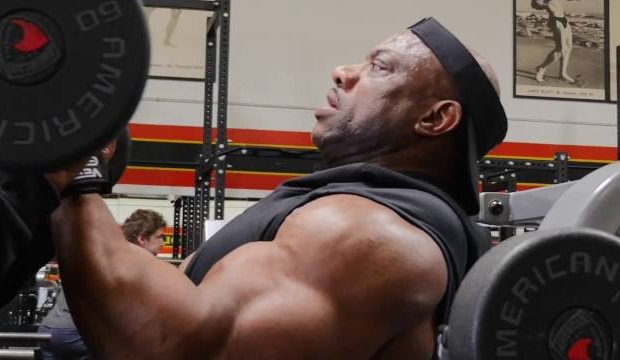 dexter jackson si allena alla gold's gym di venice in california