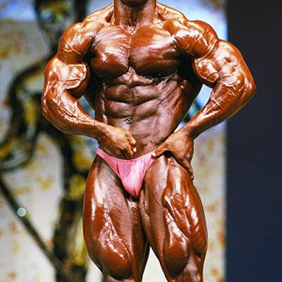 shawn ray pro ifbb esegue la posa di most muscular sul palco del mister olympia negli anni 90