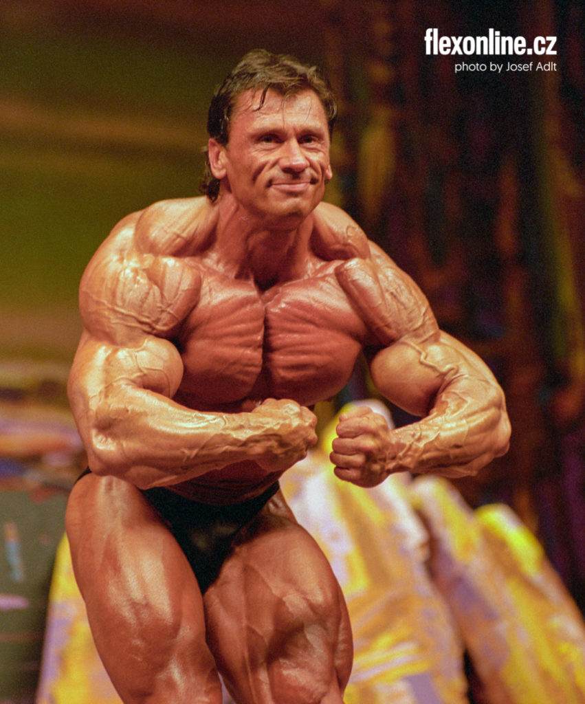 Pavol Jablonicky esegue la most muscular sul palco del mister olympia negli anni 90