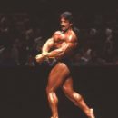 mike mentzer sul palco del mister olympia 1980
