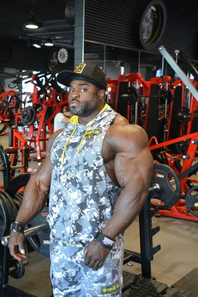 brandon curry pro ifbb road to 2019 arnold classic ohio nella palestra in kuwait