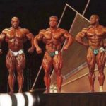 jay cutler insieme a Ronnie Coleman e vince taylor sul palco del mister olympia 2001