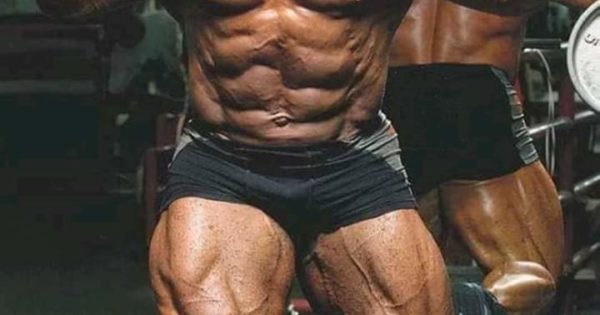 jay cutler mr olympia allena le gambe in palestra