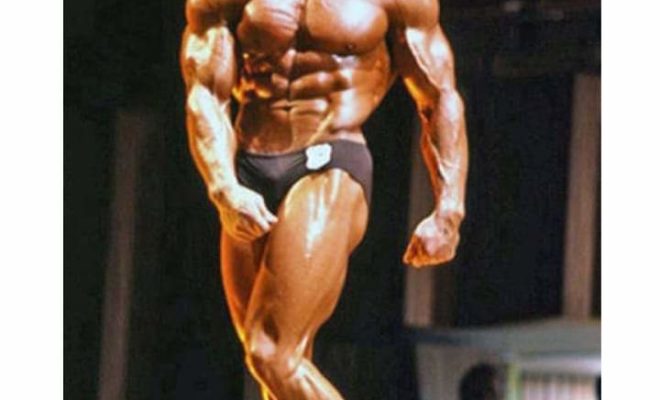 Arnold Schwarzenegger sul palco del mister olympia 1980