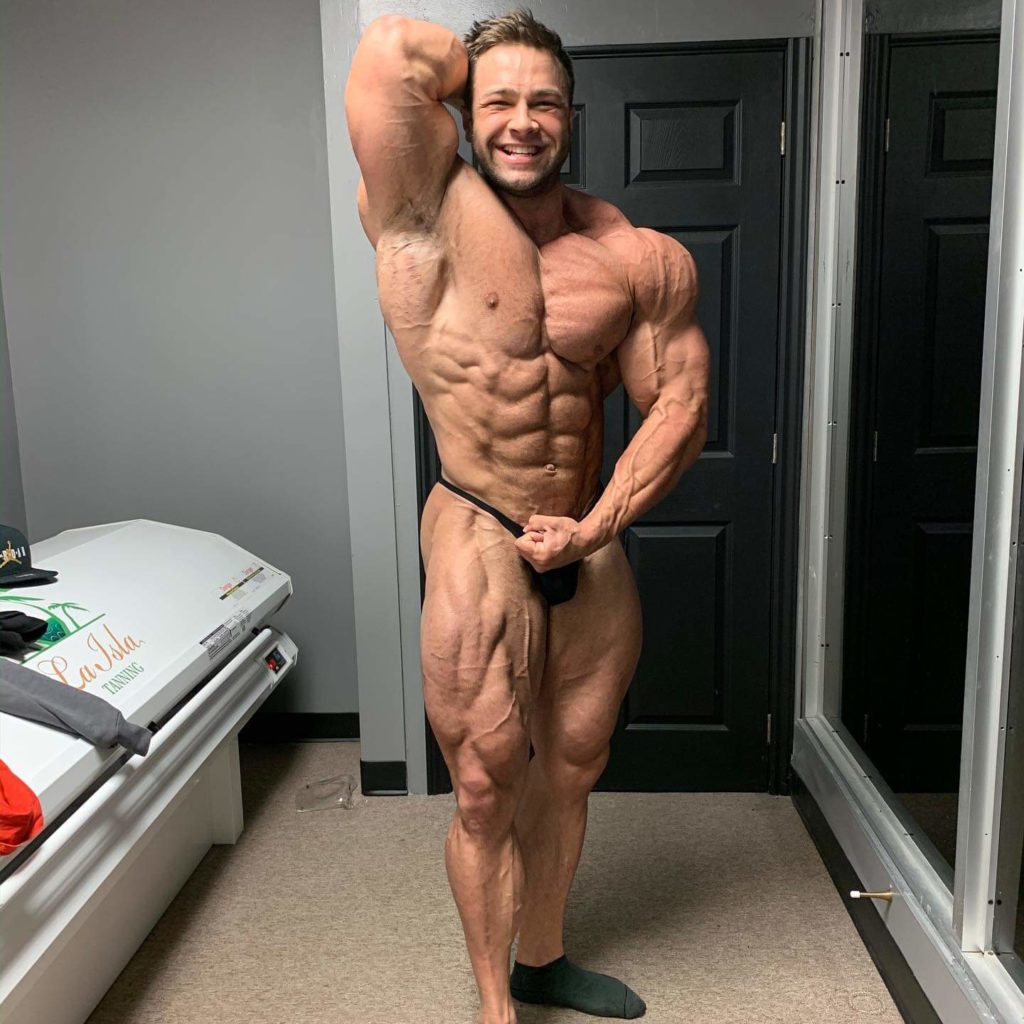 regan grimes pro ifbb road to 2019 romania muscle fest pro ifbb esegue la posa di addome e gambe