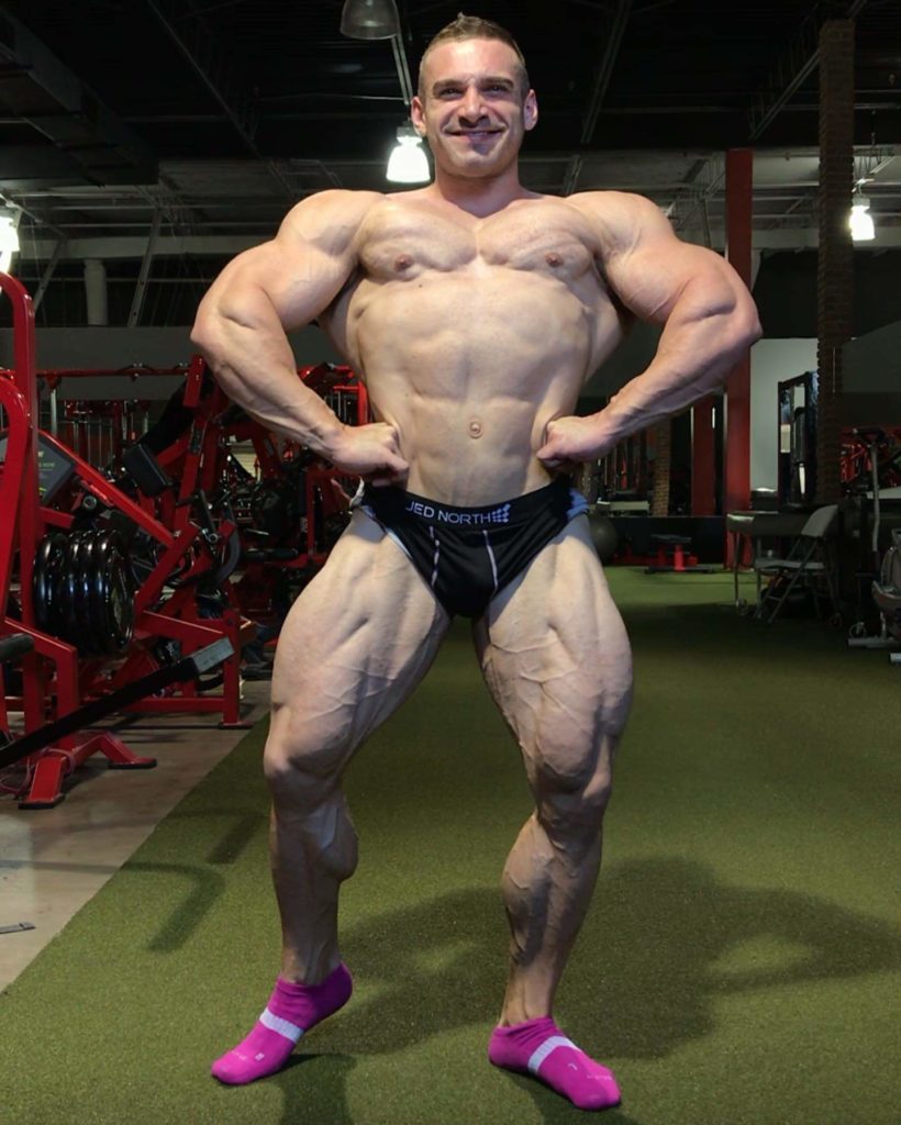 Cody Montgomery ad una settimana dal 2019 JAPAN PRO IFBB posa di apertura dorsali frontali