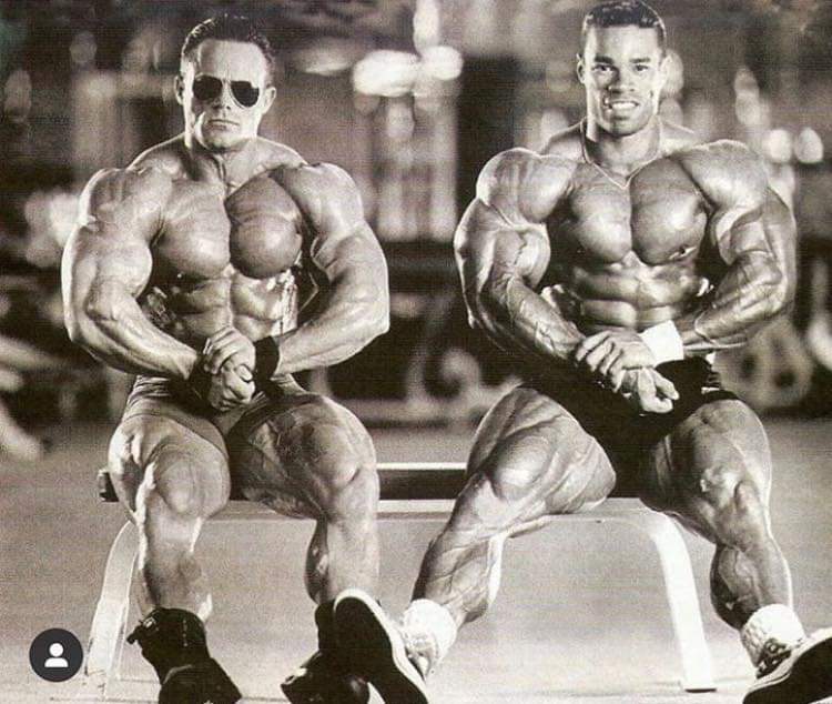 kevin levrone e Porter Cottrell in un servizio fotografico dopo la night of champions 1992