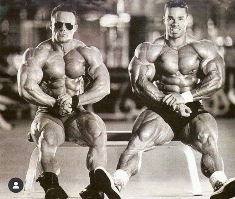 kevin levrone e porter cottrell in un servizio fotografico dopo la night of champions 1992