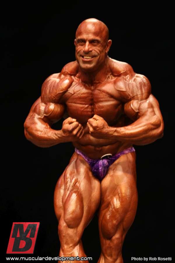 Mike Kefalianos sul palco del master olympia 2012