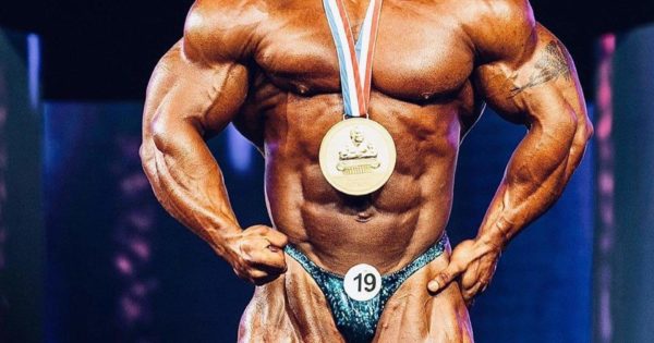 flex lewis ul palco del mister olympia posa most muscolar