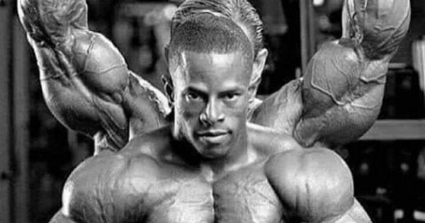 lee priest e david henry in un servizio fotografico per muscular development