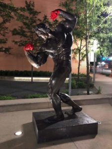 statua di arnold vandalizzata a Columbus