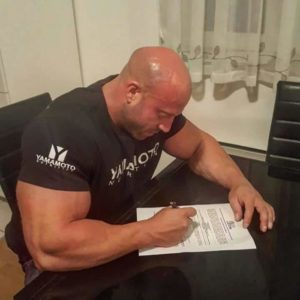 petar klancir firma il contratto per gareggiare all'ACE 2016