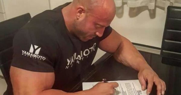 petar klancir firma il contratto per gareggiare all'ACE 2016