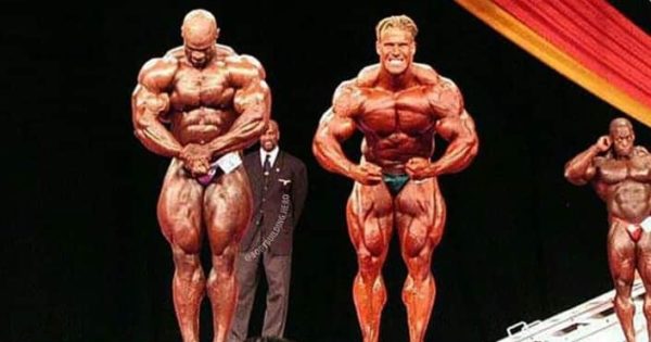 ronnie coleman VS jay Cutler sul palco del mister olympia 2001 posa del più muscoloso