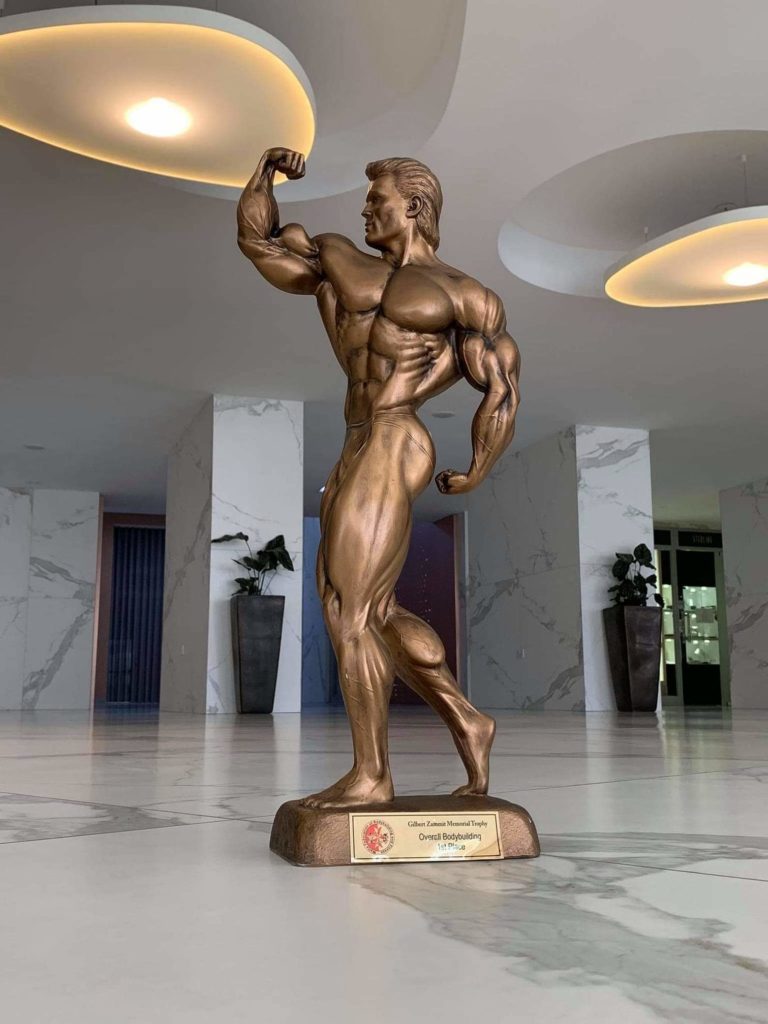 il trofeo per l'assoluto bodybuilding alla diamond cup malta 2020