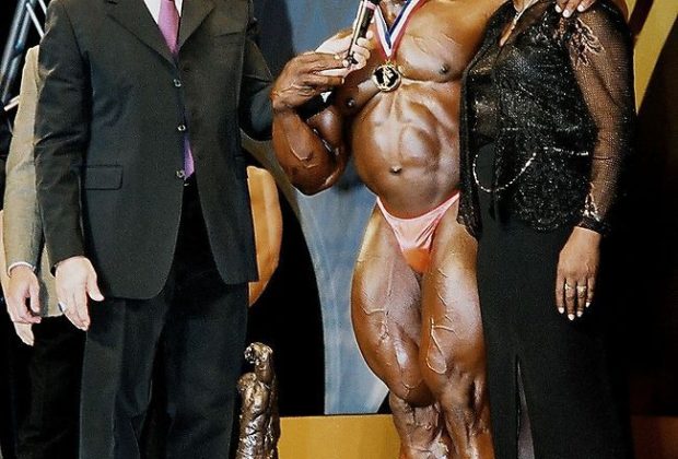 On Stage At 2001 Arnolds Classic ronnie coleman ringrazia sua madre