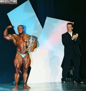 jay cutler conquista il trofeo del più muscoloso sul palco dell'arnold classic ohio 2002