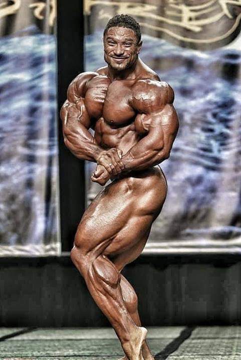 roelly winklaar posa sul palco di chicago side chest