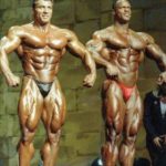 un confronto tra milos Sarcev e Paul dillett sul palco del mister olympia negli anni 90