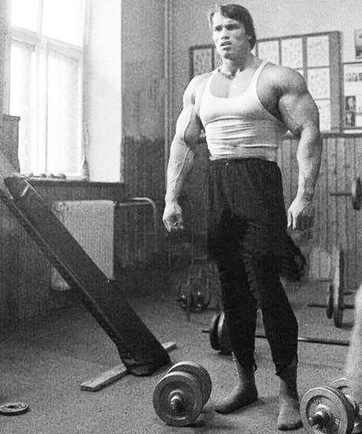 Arnold Schwarzenegger in palestra negli anni 70