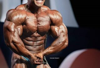 derek lunsford posa di most muscular sul palco del mister olympia 2020