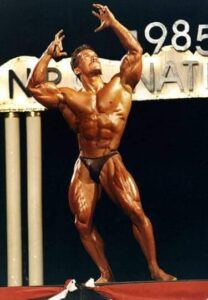 lee labrada pro ifbb posa classica di doppi bicipiti