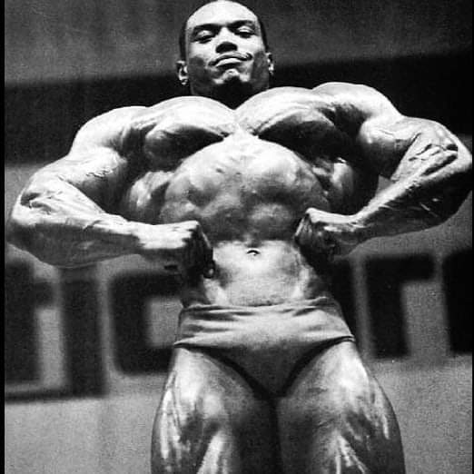 posa di apertura dorsali di sergio oliva