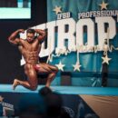 regan grimes pro ifbb posa sul palco dell'Europa PRO Championship 2020