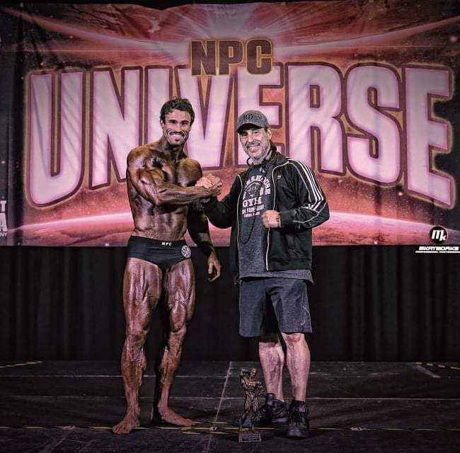 erick di lauro e Calum Von Moger sul palco dell' NPC Universe 2020