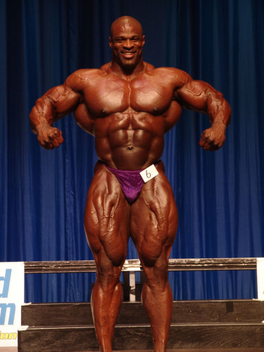 Ronnie Coleman 2004 English Grand Prix posa in rilassata