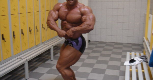dennis james road to 2006 new york pro ifbb posa di side chest