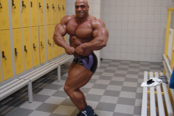dennis james road to 2006 new york pro ifbb posa di side chest