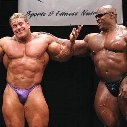 ronnie coleman e jay cutler in una guest posing scherzano sul palco