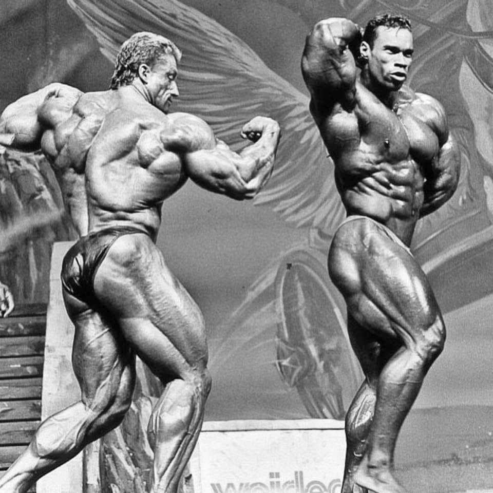 dorian yates vs kevin levrone sul palco del mister olympia