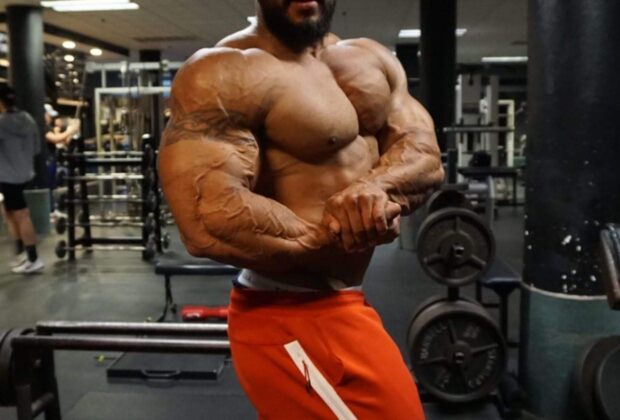 SERGIO OLIVA JR ROAD TO CHICAGO PRO IFBB 2021 POSA DI SIDE CHEST APRILE 2021