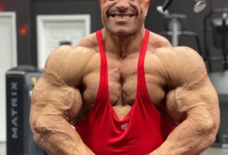 hassan mostafa pro ifbb road to 2021 new york pro ifbb posa di most muscolar