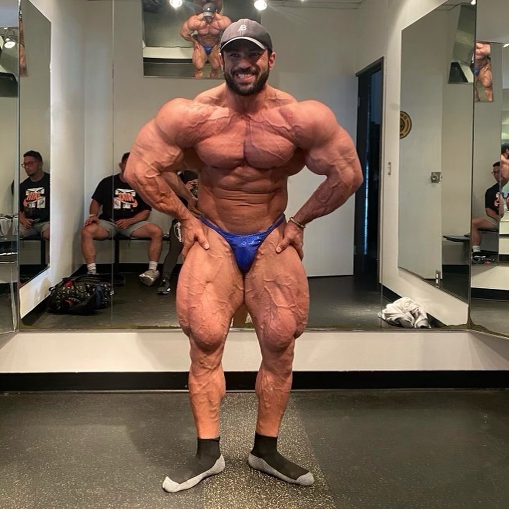 Mohamed Shaaban posa del più muscoloso a pochi giorni dal California pro ifbb 2021