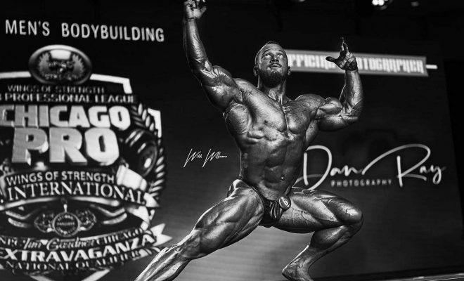 hunter labrada sul palco del Chicago pro ifbb 2021