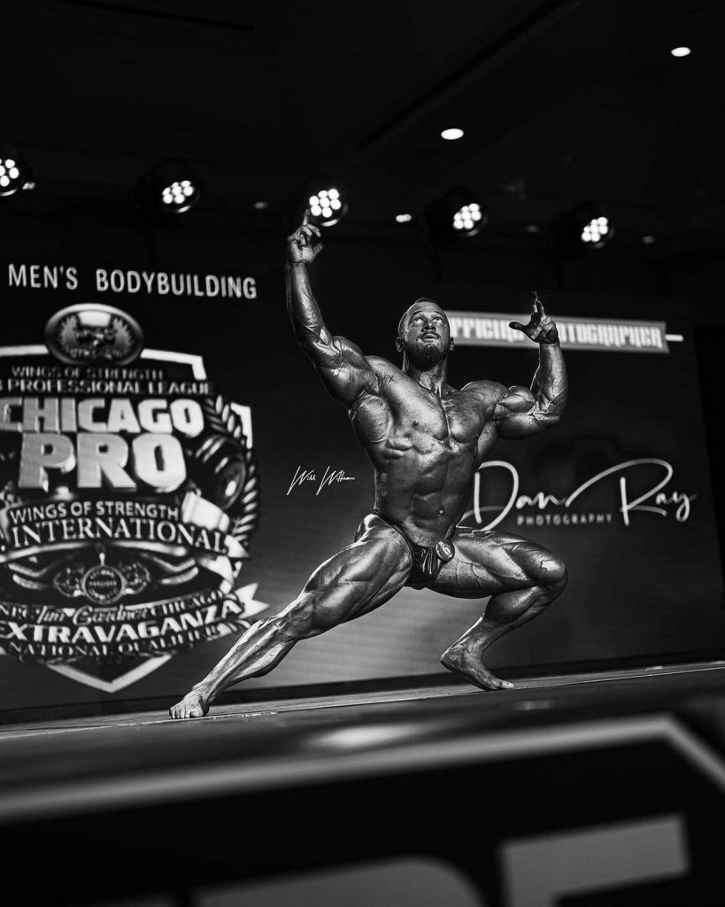 hunter labrada sul palco del Chicago pro ifbb 2021