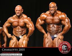 2005 Charlotte Pro Men’s Bodybuilding branch warren vs dennis james posa del più muscoloso