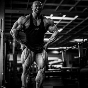 MIKA SIHVONEN IFBB ELITE PRO di agosto 2021 2.5 weeks out posa di most muscular road to 2021 arnold classic europe