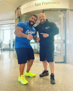 hadi choopan arriva in America e sbarca all'Aeroporto di San Francisco Hany rambod lo accoglie ad un mese dal mister olympia 2021