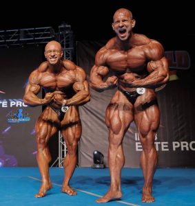 michal krizaneck vs mika Sihvonen sul palco dell'Arnold Classic Europe 2021 a siviglia