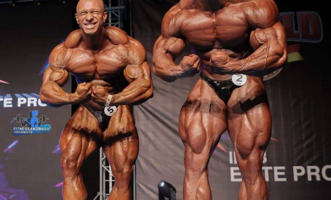 michal krizaneck vs mika Sihvonen sul palco dell'Arnold Classic Europe 2021 a siviglia