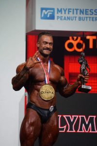 CHRIS BUMSTEAD VINCE IL TERZO TITOLO DEL MISTER OLYMPIA MEN CLASSIC PHYSIQUE 2021