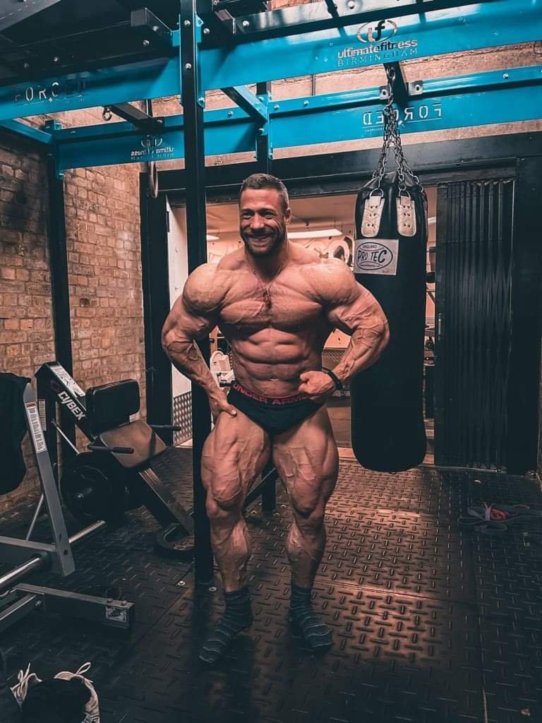 Tim budesheim posa di most muscular 1 giorno prima dell'arnold classic uk 2021